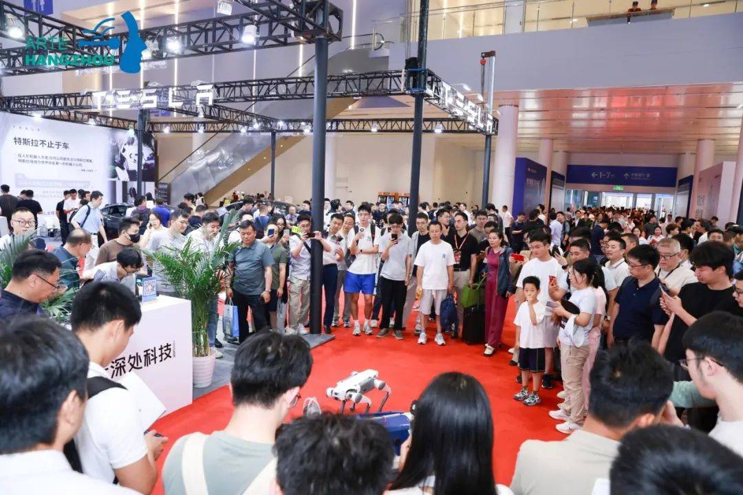 首届人形机器人展圆满落幕，成果丰硕意义深远，全国巡展逐步开启