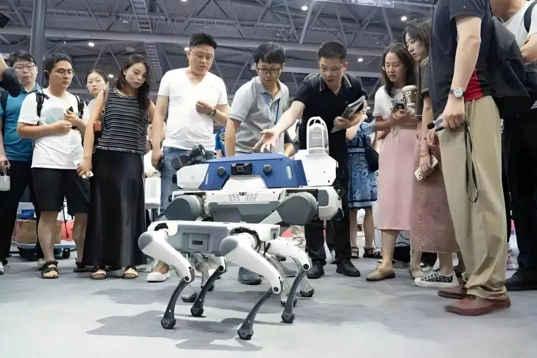 首届人形机器人展圆满落幕，成果丰硕意义深远，全国巡展逐步开启