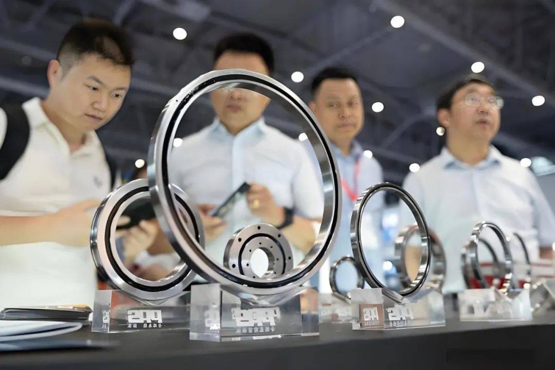 首届人形机器人展圆满落幕，成果丰硕意义深远，全国巡展逐步开启