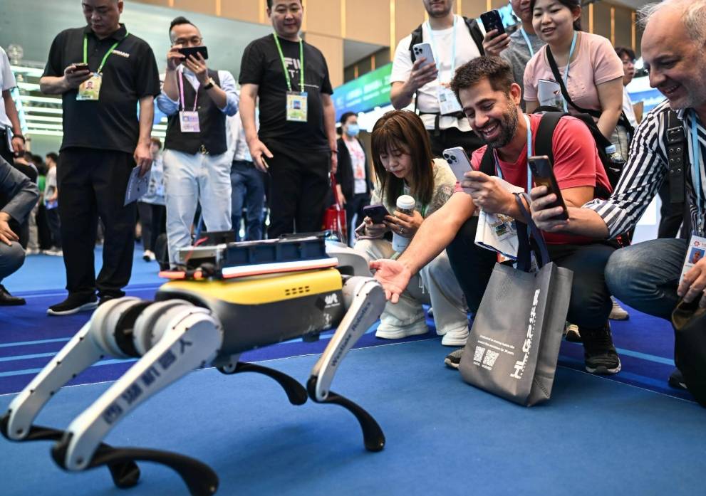 首届人形机器人展圆满落幕，成果丰硕意义深远，全国巡展逐步开启