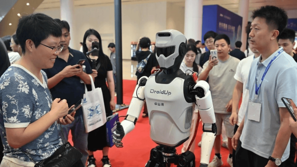 首届人形机器人展圆满落幕，成果丰硕意义深远，全国巡展逐步开启