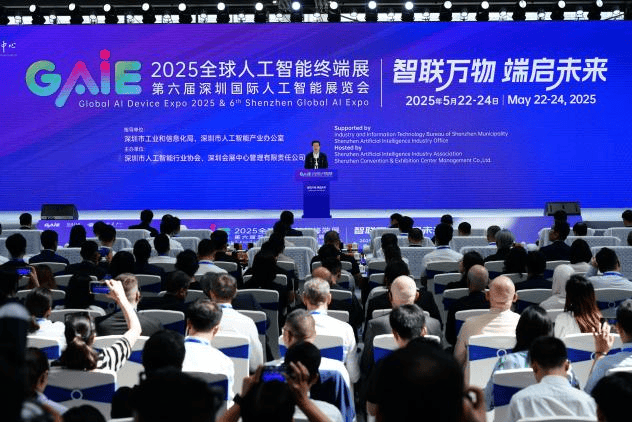 全国首个人工智能终端展太顶了！AI疯狂席卷，未来已来！