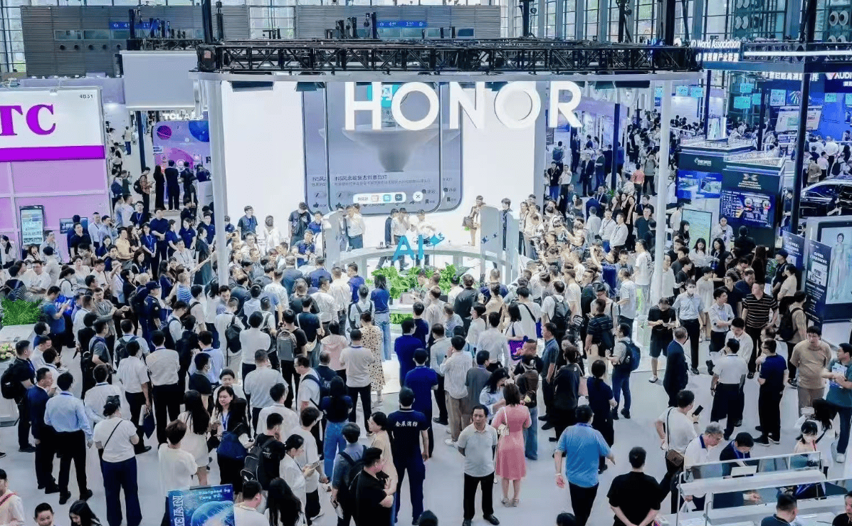 全国首个人工智能终端展太顶了！AI疯狂席卷，未来已来！