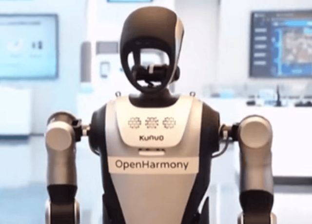 速看！国内首款，鸿蒙人形机器人 “夸父” 正式亮相！